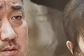 猥琐美术老师在女厕所安装摄像头，还想和女学生打扑克，高分电影视频封面