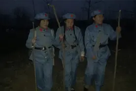 半条被子，三个女红军，将自己的一条被子剪下半条送给徐解秀老人视频封面