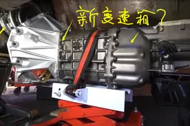 美国小哥维修福特野马，换了离合器 ，飞轮，最后变速箱也换了视频封面