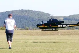 超大型“玩具” 燃油涡轴遥控直升飞机，是这样起飞的视频封面