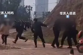 湖南长沙8岁女童遇害案嫌犯指认现场，女童父母欲冲上前被拦住视频封面