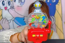 奥特曼幸运扭糖机，边吃边玩真有趣！