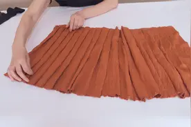 不戴的围脖别丢？不拆不剪这样改，成品漂亮又时尚