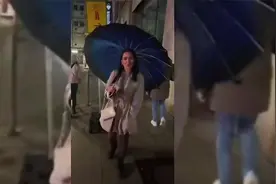 国外美女搞笑瞬间锦集，看到最后真是心痛了视频封面