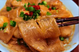 宽粉别炒着吃了，这样吃才叫爽，酸辣爽滑又筋道，大口吃着真过瘾