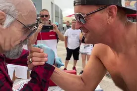 假扮老人第二弹！健身达人扮猪吃老虎屡试不爽......视频封面