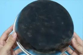 不锈钢锅烧黑洗不掉？教你一招，不用一滴洗涤剂，立马光亮如新视频封面