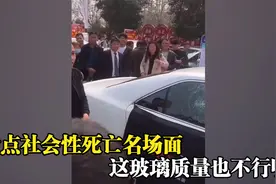 盘点社会性死亡名场面，商家：玻璃砸碎不用赔， 男子直接砸碎视频封面