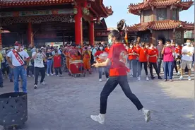 女生净炉手动作超帅，一点也不输男生！视频封面