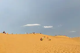 航拍甘肃敦煌沙漠露营基地，这是我长这么大玩得最嗨最欢乐的夜晚视频封面