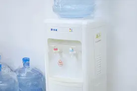 饮水机久用不清危害大，很多人不知道这样清洗饮水机，简单又方便视频封面