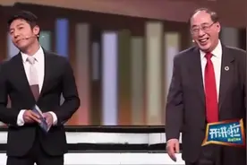 千万不要跟外交官斗嘴，看看撒贝宁的遭遇就知道了，遇到对手了视频封面