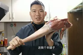 大厨教你芹菜羊肉丝的家常做法，嫩滑不膻，家常味浓郁太下饭啦！视频封面