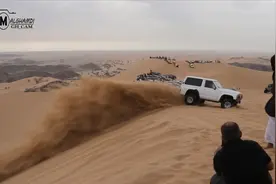 疯狂的阿拉伯沙漠越野车视频封面