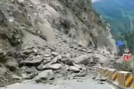 突发！国家东西主干道G345甘南州段多次塌方，6500方碎石堵死道路视频封面