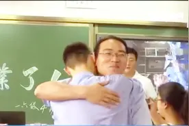 再见！高中最后一天，师生回忆过去的三年，暖心拥抱挥泪告别
