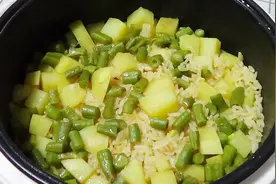 懒人饭系列之豆角焖饭，米饭浓香，饭菜一锅出，做着简单还好吃！