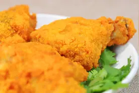 正宗的炸鸡腿教程，厨师长腌制上浆裹粉一气呵成，看做法眼馋了