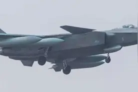 战斗机副油箱是什么结构？除了能装油，必要时还能当炸弹视频封面