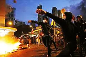 哈斯克斯坦阿拉木图街头枪声不断，军队与示威者对峙，有士兵中弹视频封面
