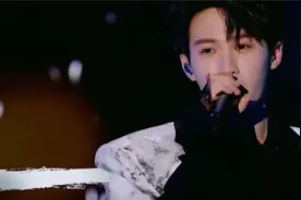 檀健次和田径冠军合唱《勇气》，歌声沉稳有力，男人味十足视频封面