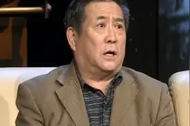 马三立侯宝林相差三岁，却辈分差别巨大，竟这样相处视频封面