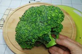 炒西兰花，最忌焯水和直接炒了，难怪不好吃，教你一招营养又入味视频封面