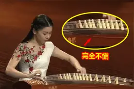 演奏一半突然“琴弦断了”，小姐姐完全不受影响，网友：专业！视频封面