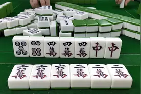 顺子全拆掉打碰胡，美女这麻将技术有点牛啊