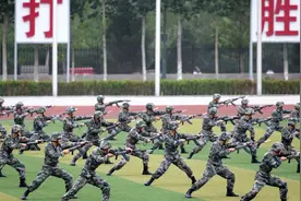 中国军校专出总统名将？非洲学子肄业回国，临危受命完成国家统一视频封面