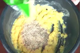 玉米面用开水一烫，与这种窝料搭配当饵料，好到爆#超短片上头条#视频封面