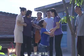 别样：小姑子以为嫂子图拆迁款各种刁难，得知真相小姑子下跪道歉视频封面