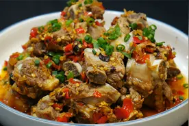 湖南“豆豉剁椒蒸排骨”的做法，大厨教你技巧，香辣味美超级下饭视频封面
