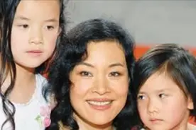 影后陈冲领养双胞胎女婴，生下自己孩子又弃养，现今养女怎么样了视频封面