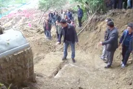 贵州农村一人家，百年祖墓搬迁，第一次见这样的事视频封面