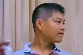 29岁工人右手被千斤顶砸碎，救治全程咬紧牙关，一声不吭，纪录片视频封面