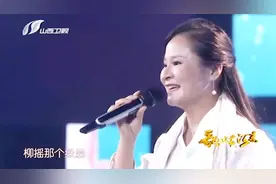 湖南妹子展示家乡茶道，一首《八百里洞庭我的家》歌声豪爽高亢视频封面