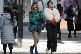 冬季这样的穿搭就是要与众不同，每个人都有自己的风格，时尚漂亮视频封面