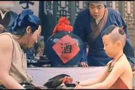 斗鸡：这只杂毛鸡不简单，斗鸡之前都要先灌饱酒，真是鸡中酒鬼！视频封面