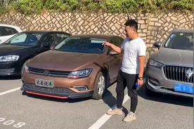 16年上牌的大众凌渡，跑了8万多公里，看看二手车商多少钱收？视频封面