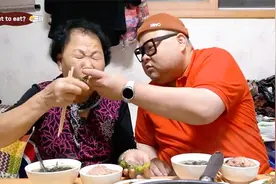 【韩国吃播|Mino】温情一期，帽子哥妈妈70大寿，送金项链当礼物视频封面