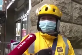 南宁：外卖员拒绝登记进入小区 被保安拿钢又锁脖视频封面