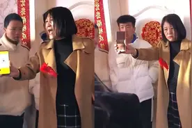 结婚女方姨妈守门！发怒称“不扫码200元不开门”，网友：别娶了