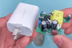 拆解绿联18W充电器，苹果MFi认证的PD快充，做工用料究竟怎么样？视频封面