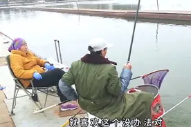 北京退休老俩口，静海花园钓鱼就是赔钱也常去，这是怎么回事？视频封面