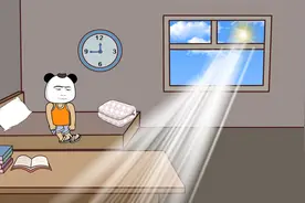 男孩整日坐在家中发呆视频封面