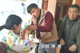 农村媳妇手指头切掉一大块肉，血流不止，小侄子要打120救婶婶命视频封面