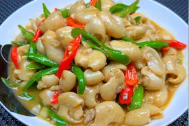 生炒大肠嚼不动？教你一个秘诀，炒出来的猪大肠脆嫩爽口没异味视频封面