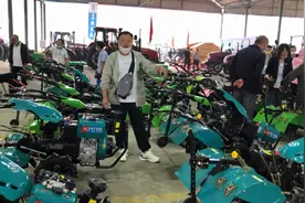 农高会展出新款微耕机，诸多功能于一体农民田间好帮手，来了解下视频封面