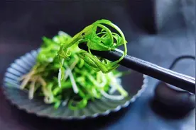 原来大厨也用这方法切香葱，加一根大葱就搞定，好看又实用视频封面